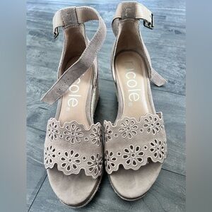 Tan LIKE NEW sandals